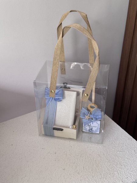 بوكس شفاف مع ايدين